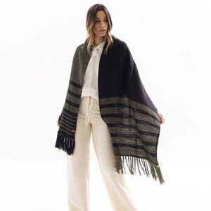 SHAWL SIJAN BLACK NAVY (BABY LLAMA, MERINO WOOL, COTTON)